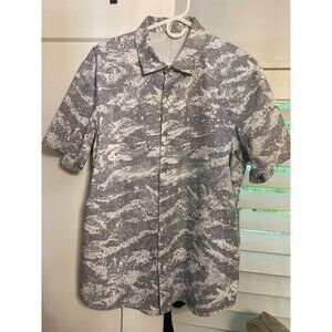 Lululemon Men's Size XL Airing Easy Gray Wave Camo AOP Button Down Shirt